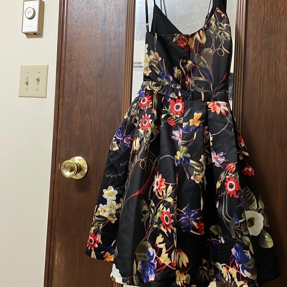 FashionNova Floral Dress. Size L.